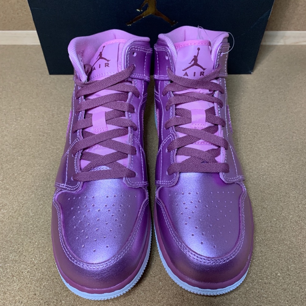 Nike Air Jordan 1 Mid SE (GS) - Picture 2 of 8